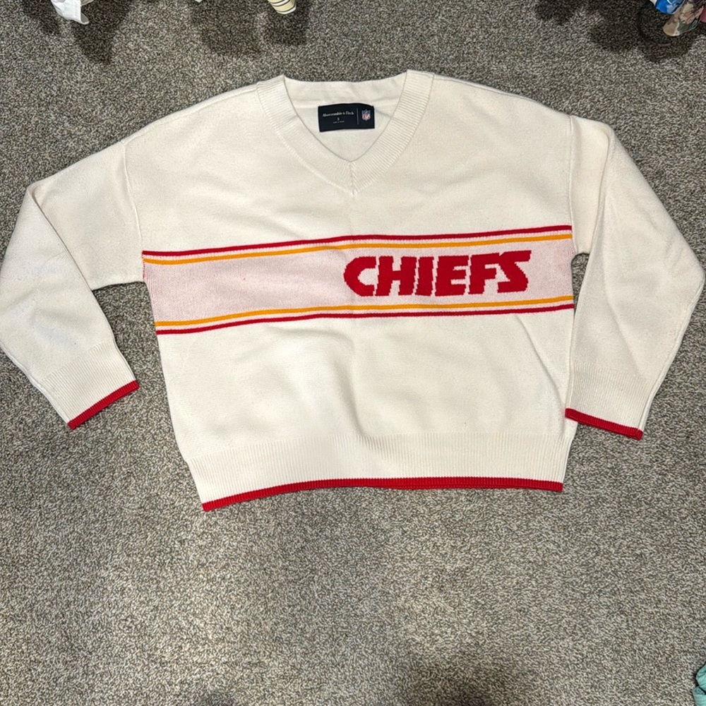 Abercrombie & Fitch Chiefs crewneck size Small